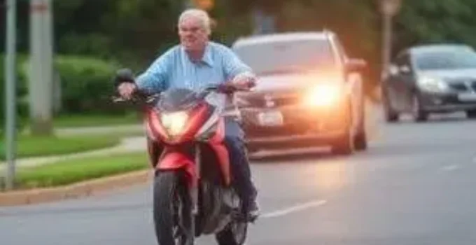 motorista foge após derrubar motociclista em Amparo (SP)