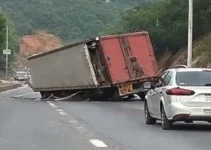 caminhão tomba rodovia Amparo Serra Negra