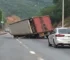 caminhão tomba rodovia Amparo Serra Negra