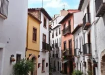 casas estreitas em amparo