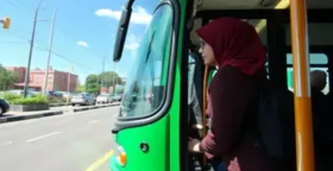 Ônibus com serviços para mulheres